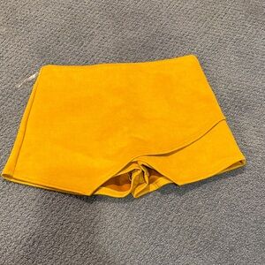 Blue Blush Vibrant Yellow Skort